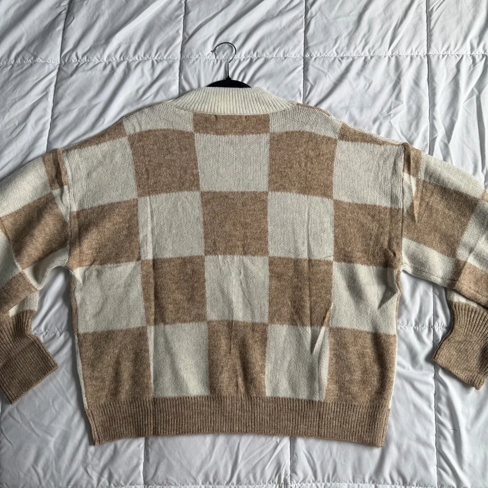 Checkerboard Crewneck Sweater in Cream and Tan NWT - Picture 7 of 7